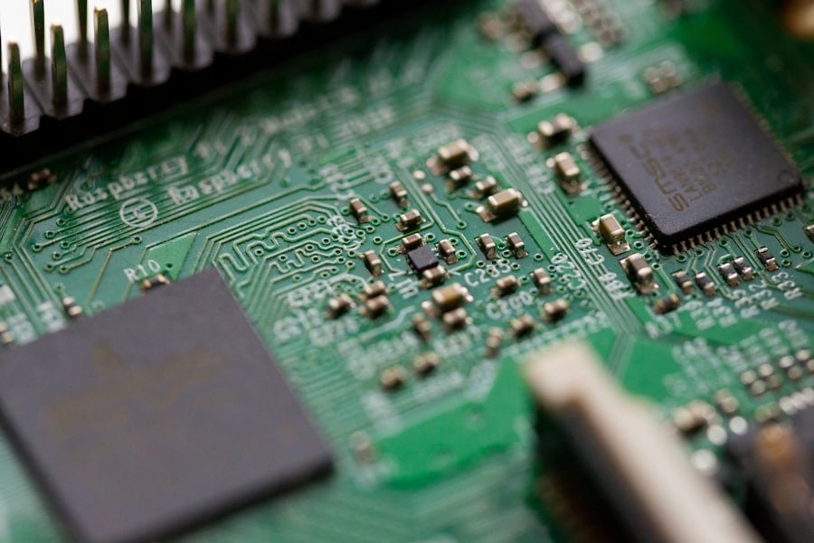 Elektronik devre kartı yakın görünümü